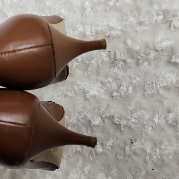 Julio Leather Pump Heel shoe. - Picture 10 of 12